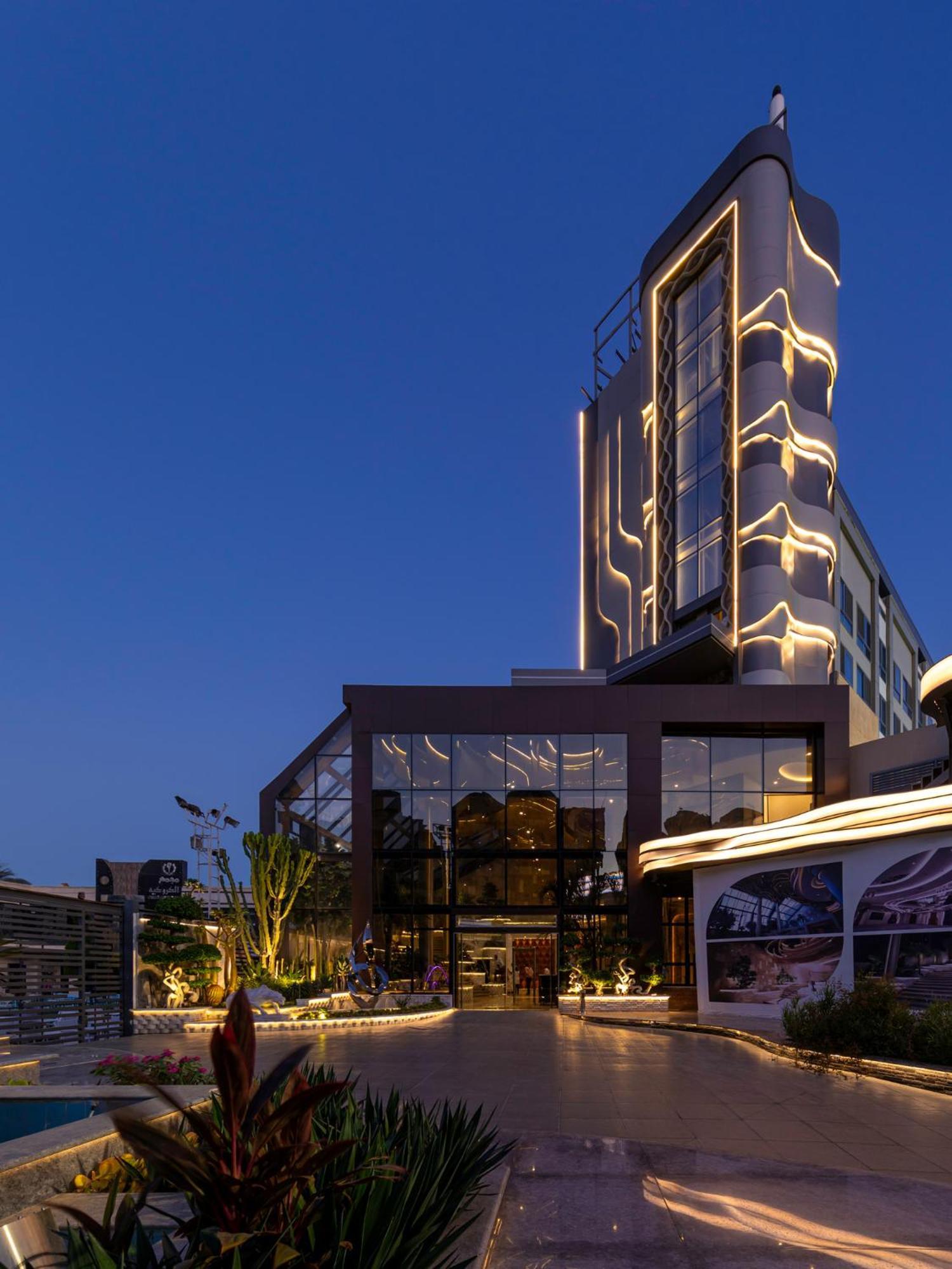 Mirage Hotel & Conference Center الإسكندرية المظهر الخارجي الصورة The hotel at night